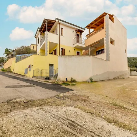 Apartamento Attic With Terrace And Swimming Pool