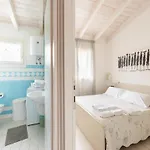 Attic With Terrace And Swimming Pool Apartmán
