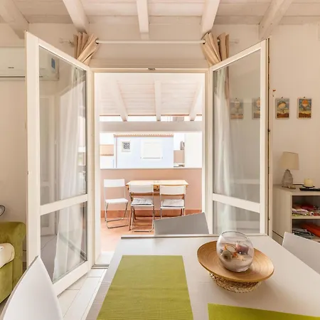 Attic With Terrace And Swimming Pool באדזי