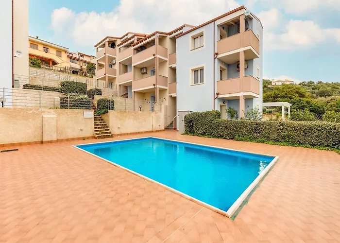 Apartment Attic With Terrace And Swimming Pool *